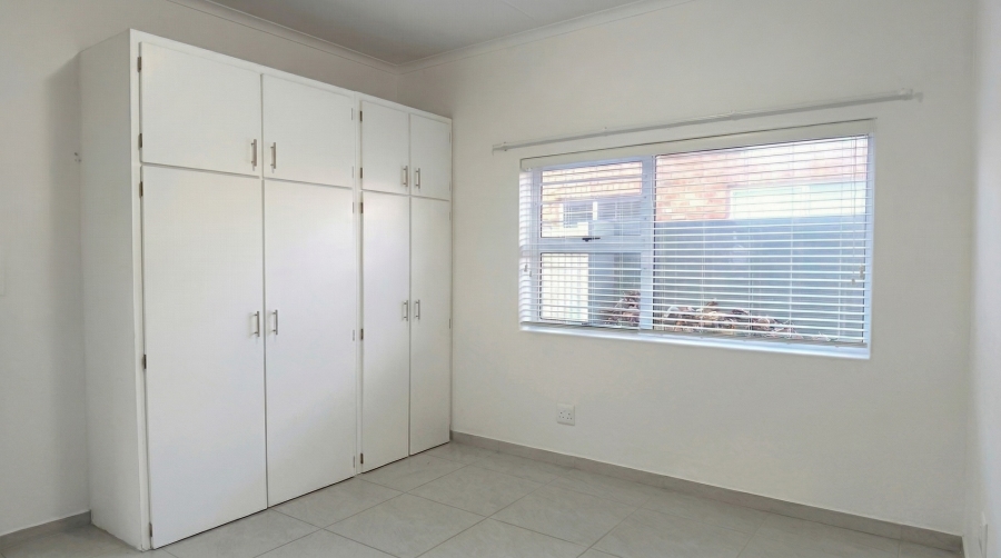 To Let 4 Bedroom Property for Rent in Oceanview Heights Western Cape